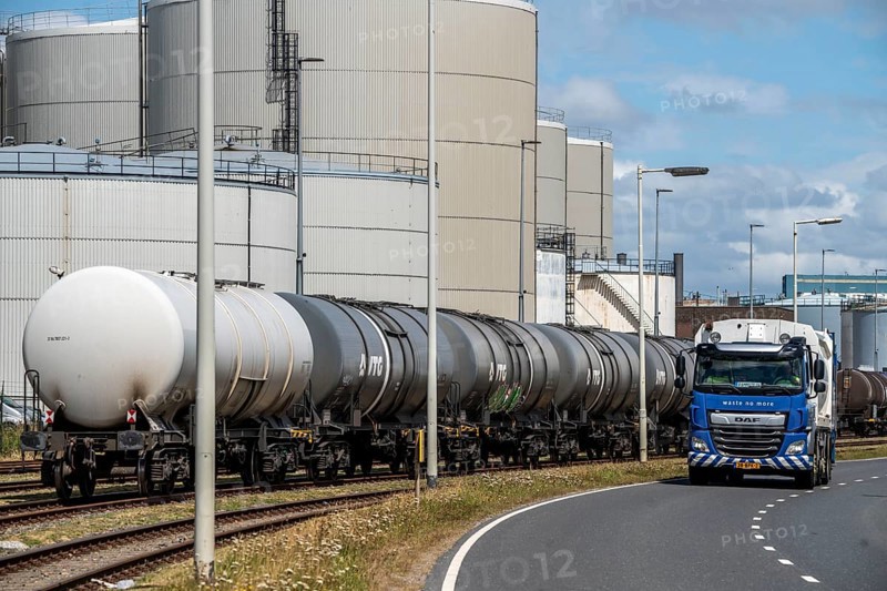 Europoort, Pernis, harbour of Rotterdam, tank facilities of Wilmar Edible Oils BV, processing of edible oils and fats, VTG Tankwagons, Netherlands