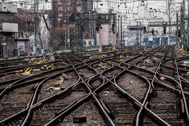 Empty tracks in front of Cologne Central Station, 3-day strike of the railway union GDL, only very few local and long-distance trains are running, empty Cologne Central Station, which is usually full of travellers and trains during rush hour, Cologne, North Rhine-Westphalia, Germany, Europe