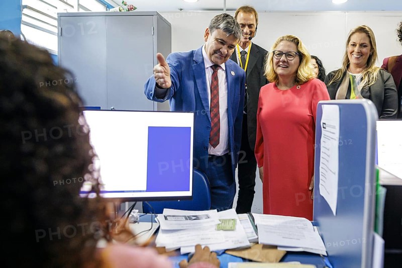 Svenja Schulze (SPD), Federal Minister for Economic Cooperation and Development, during a visit to the Social Aid Registration Centre (Centro Cadastro Unico) . Here with the Brazilian Minister for Social Development, Wellington Dias. Rio de Janeiro, 13.02.2013. Photographed on behalf of the Federal Ministry for Economic Cooperation and Development