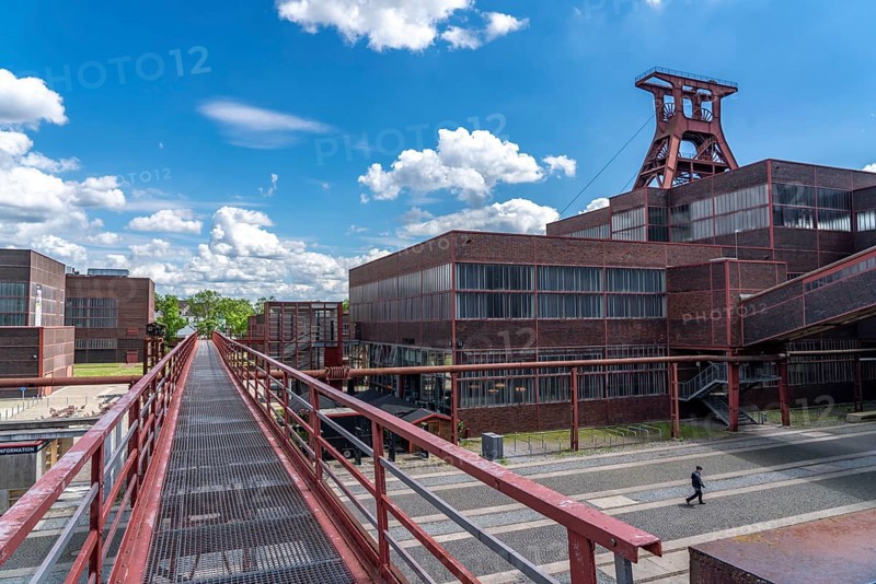 Crew bridge, in the Zollverein Park, on the grounds of the Zeche Zollverein, winding tower of shaft XII, double trestle, Essen North Rhine-Westphalia, Germany, Europe