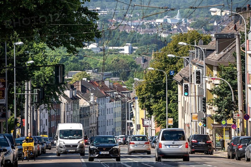Aktienstraße in Mülheim-WInkhausen, major inner-city thoroughfare, with tram tracks, medium gradient, city centre trafficNorth Rhine-Westphalia, Germany, Europe
