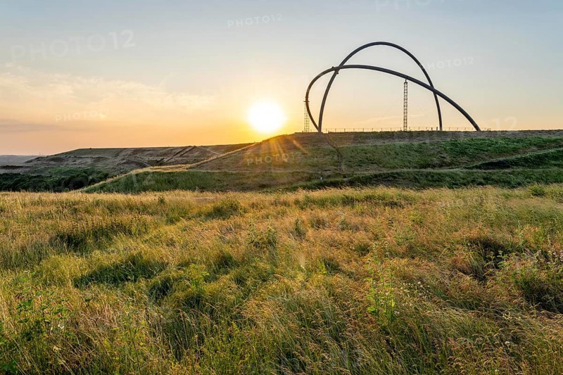 The horizontal observatory on the Hoheward spoil tip, at sunset, landscape park, North Rhine-Westphalia, Germany, Europe