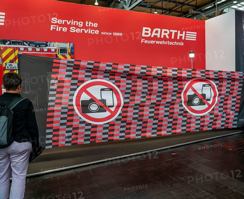 Mobile visual protection for accidents against rubberneckers with cameras, Interschutz 2022 trade fair in Hanover, the world's largest trade fair for fire, rescue and disaster control technology, equipment, over 1300 exhibitors from 50 countries, disaster control