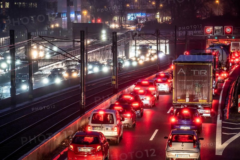 Traffic jam on the A40 motorway, Ruhrschnellweg, in Essen, in front of the Ruhrschnellweg tunnel, North Rhine-Westphalia, Germany, Europe