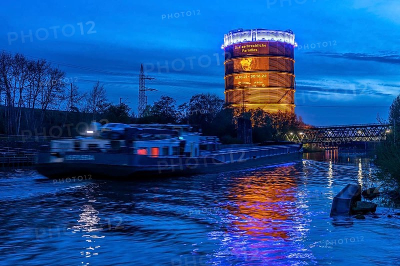 Neue Mitte Oberhausen, Gasometer exhibition hall, after renovation, Rhine-Herne Canal, evening lighting, canal boat, exhibition The Fragile Paradise, North Rhine-Westphalia, Germany, Europe