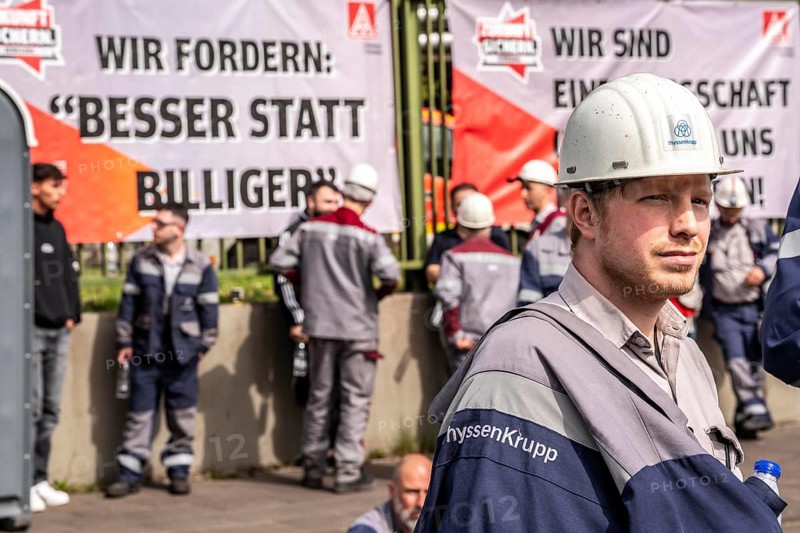 Steelworkers at a demonstration in front of the headquarters of ThyssenKrupp Steel Europe in Duisburg, against massive job cuts, after the participation of a foreign investor in the company, Duisburg North Rhine-Westphalia, Germany, Europe