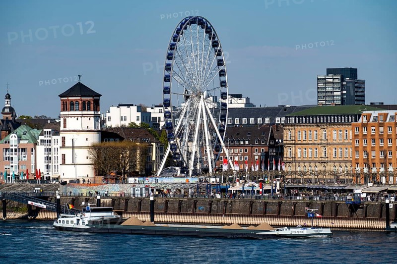 Skyline of Düsseldorf on the Rhine, Mannesmannufer, houses on the banks of the Rhine, old town, riverside promenade, Rhine, Ferris wheel, castle tower, Düsseldorf, North Rhine-Westphalia, Germany, Europe