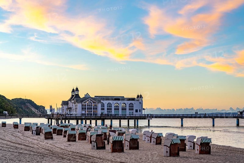 The pier of Sellin, evening mood, sunset, 394 metres long, with restaurant, jetty, beach chairs, island of Rügen, Mecklenburg-Western Pomerania, Germany, Europe