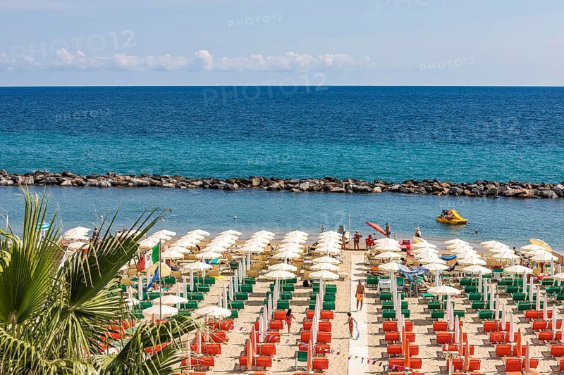 Beach with sunbeds and parasols on the Mediterranean in Sanremo, beach life, San Remo, Imperia, Liguria, Italy, Europe