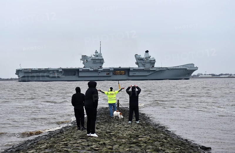 Aircraft carrier HMS Queen Elizabeth on the Elbe between Hamburg and the North Sea, Schleswig-Holstein, Germany, Europe