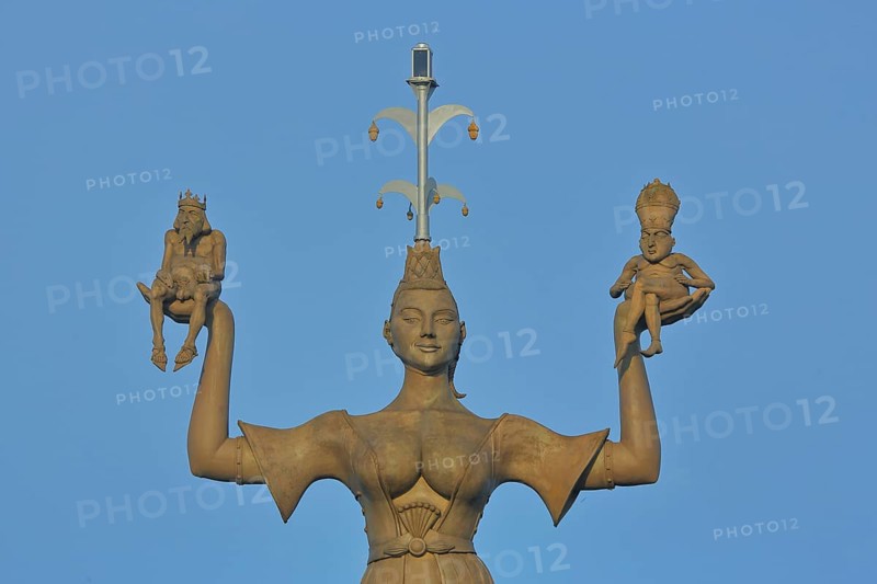 Sculpture Imperia by Peter Lenk 1993, detail, figures, woman in outstretched arms holding two figures, hands, outstretched, carrying, harbour, Constance, Obersee, Lake Constance, Lake Constance area, Baden-Württemberg, Germany, Europe
