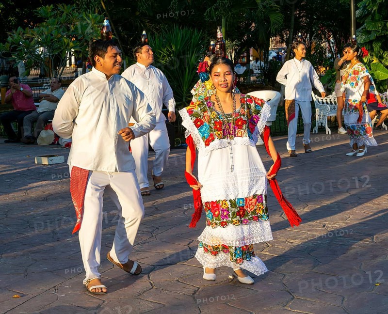 Folk dancers with bottles balanced on their heads, Francisco Cantón Rosado Park, Valladolid, Yucatan, Mexico, Central America