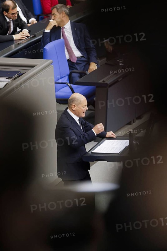 Olaf Scholz (SPD), Federal Chancellor, at the government statement in the German Bundestag, Markus Söder in the background, Berlin, 13 November 2024