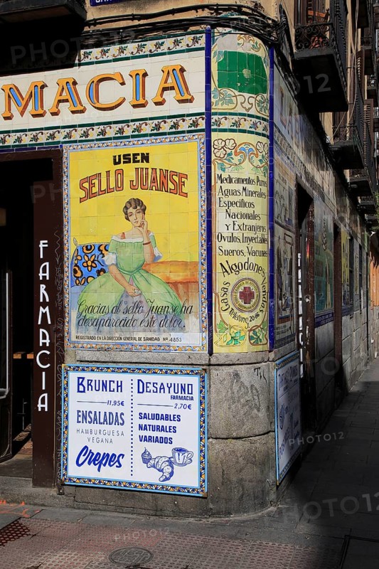Laboratorio de Especialidades Café Farmacia, pharmacy cafe, Malasana barrio, Madrid city centre, Spain, Europe