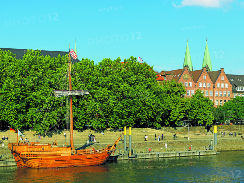 Weser, at the Schlachte, riverside promenade, Hozschiff, Roland von Bremen, Bremen, Germany, Europe