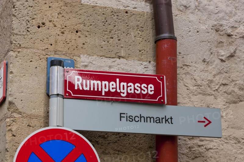 Street sign Rumpelgasse, fish market and parking ban
