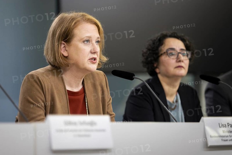 Lisa Paus (Bündnis 90/Die Grünen), Federal Minister for Family Affairs, Senior Citizens, Women and Youth, and Nursemin Soemnez, Managing Director of the new German organisations, at a press conference on the topic Committed against misanthropy at the BMFSFJ in Berlin, 15.02.2024. Photographed on behalf of the Federal Ministry for Family Affairs