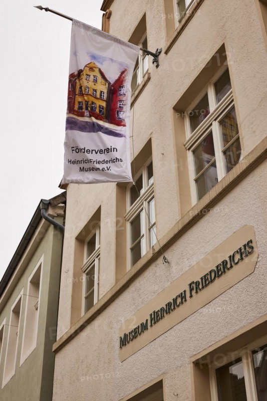 Heinrich Friederichs Museum and flag with reference to the Heinrich Friedrichs Museum e.V. in Warendorf, Warendorf district, North Rhine-Westphalia, Germany, Europe