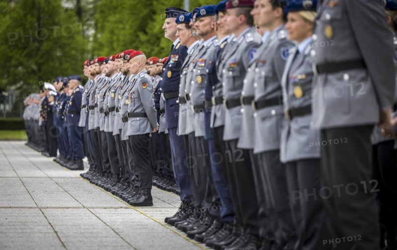 Soldiers from various armed forces during the final roll call at the Federal Ministry of Defence to pay tribute to the Bundeswehr's deployment in Mali