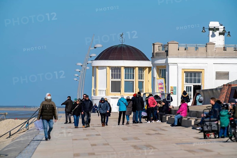Western beach promenade, music pavilion North Sea island of Borkum, Lower Saxony, Germany, Europe