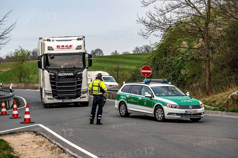 Joint inspection by customs and police, on the A3 motorway towards Cologne, at the Stindertal service area, focus on smuggling, theft, drug and smuggling crime, customs violations and illegal tuning, North Rhine-Westphalia, Germany, Europe