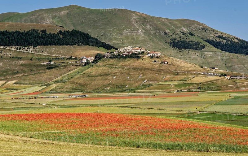 Mountain landscape on the edge of the Pian Grande di Castelluccio di Norcia plateau in the Monti Sibillini National Park in the Umbrian-Marche Apennines. Castelluccio di Norcia, Umbria, Italy, Southern Europe, Europe