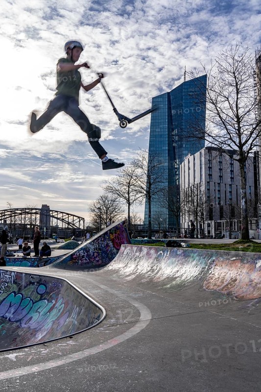 Building of the European Central Bank, ECB, Skaterpark am Ostenhafen, am Main in Frankfurt, Hesse, Germany, Europe