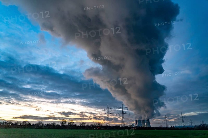 Neurath lignite-fired power plant, near Grevenbroich, power plant units F and G, A-E, thick water vapour cloud from the cooling towers in winter, near Grevenbroich, running until 2024 to secure energy supply, North Rhine-Westphalia, Germany, Europe