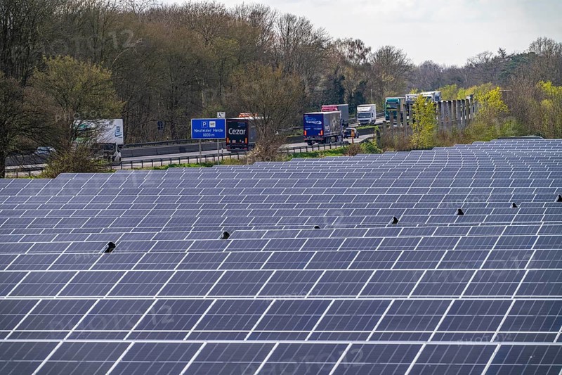 Solar park near Neukirchen-Vluyn, along the A40 motorway, over 10, 000 solar modules spread over 4.2 hectares, generating 6 million kilowatt hours per year, North Rhine-Westphalia, Germany, Europe