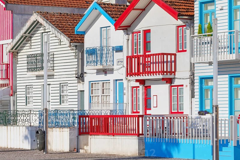 Brightly painted beach homes, Costa Nova do Prado, Aveiro, Portugal, Europe