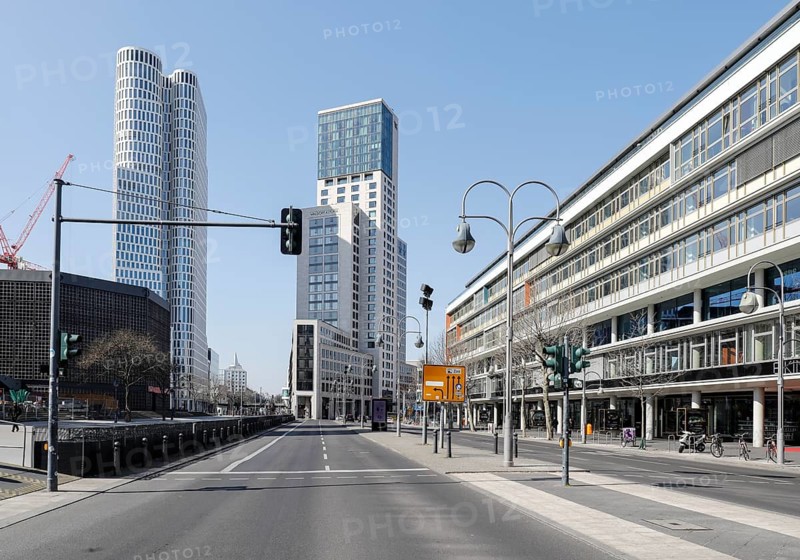 The Bikini shopping centre and the Hotel Waldorf-Astpria on Berlin's Breitscheidplatz. Where there are usually hundreds of people, there is now an eerie silence around Breitscheidplatz. Public life in Berlin has come to a virtual standstill following the latest protective measures adopted to combat the spread of the coronavirus. All sights, museums, squares, streets, restaurants, universities and shopping centres are affected, 26.03.2020