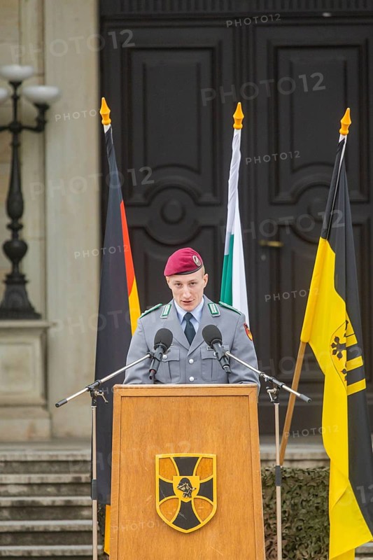 Public roll call of the Army Officers' School on Theatre Square: Bundeswehr honours and bids farewell to young soldiers, Dresden, Saxony, Germany, Europe