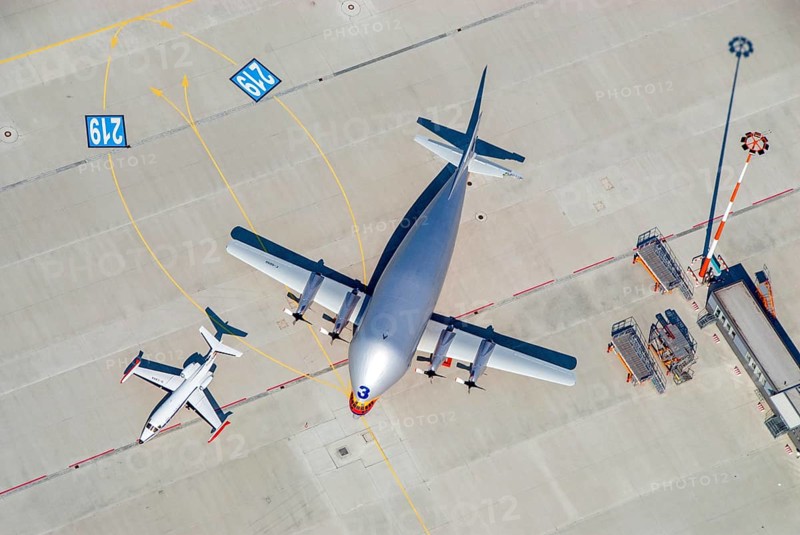 Aerial photo, Guppy, B-377SGT-201, Super Guppy Turbine, transport aircraft, Hansajet, Hansa Jet, EADS, Airbus, Finkenwerder, airfield, Hamburg