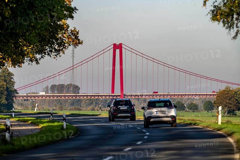 Rhine bridge Emmerich, on the Lower Rhine, left bank of the Rhine, landscape, dyke foreland near Grieth, North Rhine-Westphalia, Germany, Europe