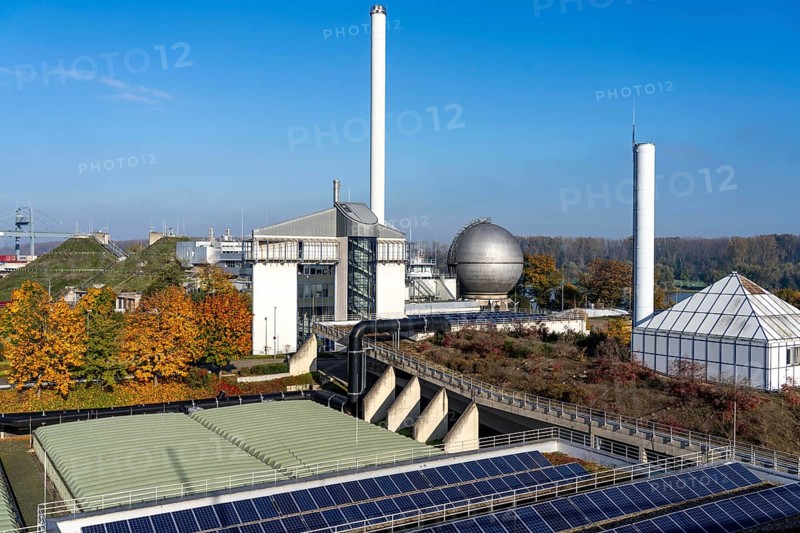 Municipal sewage treatment plant on Salierweg in the north of Bonn, directly on the Rhine, treats the wastewater from over 20 districts of Bonn, with sewage sludge incineration plant, North Rhine-Westphalia, Germany, Europe