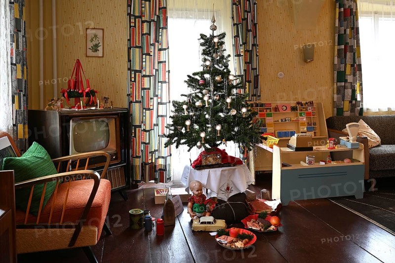 Christmas room with Christmas tree in a flat from the 1950s, Industrial Museum, Lauf an der Pegnitz, Sichardstr, 25, Lauf an der Pegnitz, Middle Franconia, Bavaria, Germany, Europe