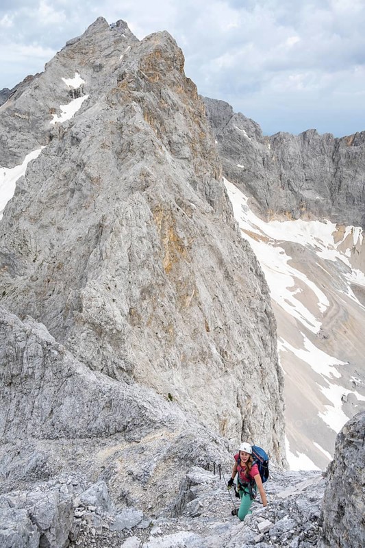Mountaineer on the Jubiläumsgrat between Zugspitze and Alpspitze, high mountains, Wetterstein range, Bavaria, Germany, Europe