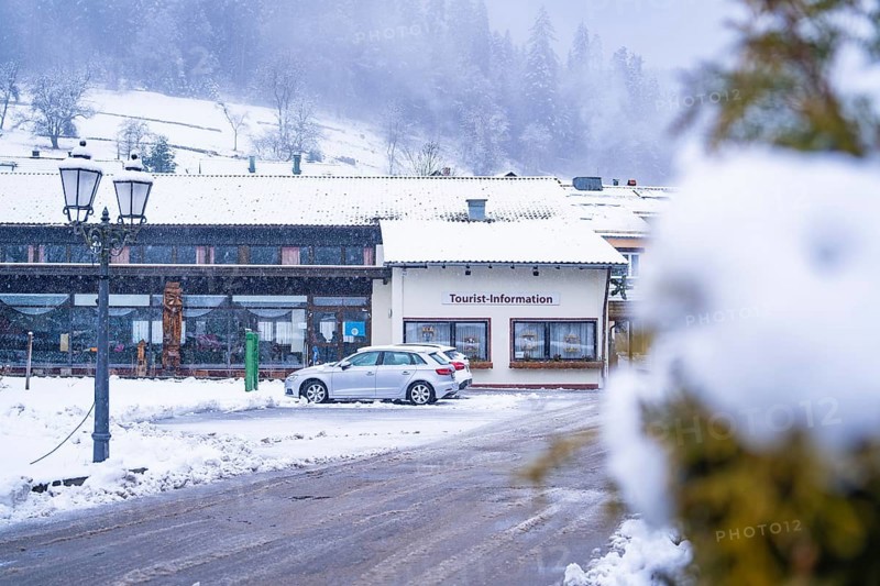 Tourist information centre with parked cars, in front of a snowy mountain scenery, Enzklösterle, district of Calw, Black Forest, Germany, Europe