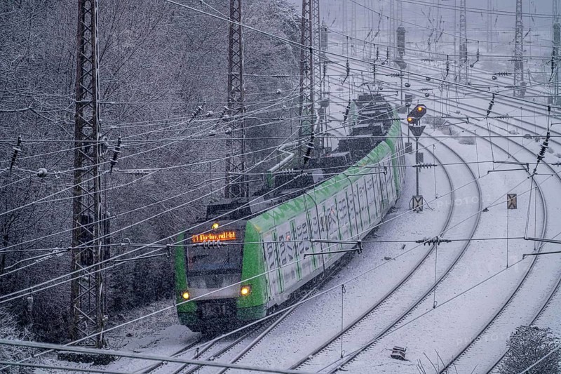 Winter weather, heavy snowfall, railway tracks in front of Essen main station, S-Bahn train, North Rhine-Westphalia, Germany, Europe