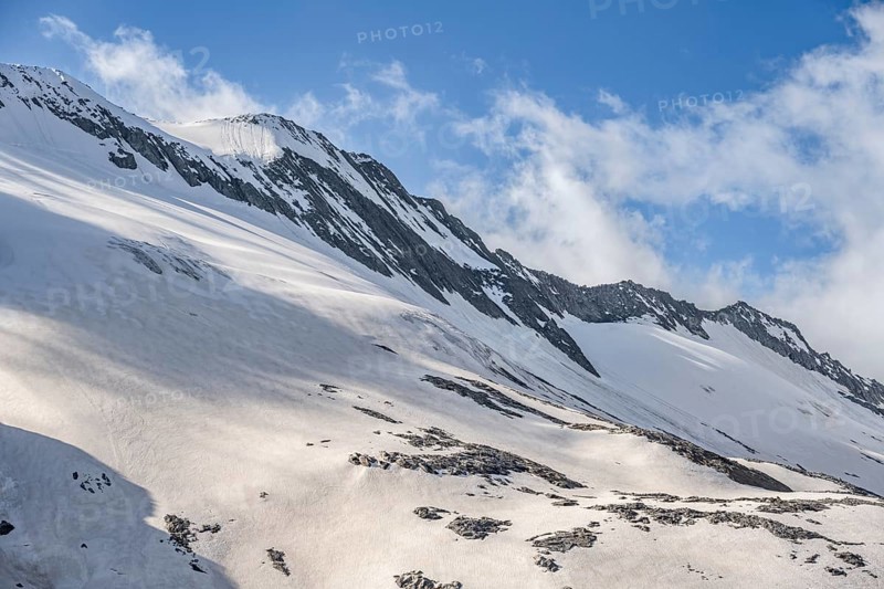 Mountain landscape with rock and glacier, Furtschaglkees glacier, Berliner Höhenweg, Zillertal Alps, Tyrol, Austria, Europe