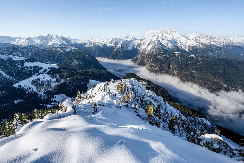 Snow-covered summit of the Jenner with viewing platform in autumn, view of the sea of clouds and Watzmann, Berchtesgaden National Park, Berchtesgaden Alps, Schönau am Königssee, Berchtesgadener Land, Bavaria, Germany, Europe