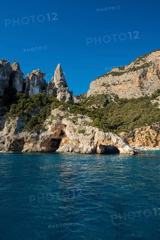 Rocky coast and beach, Cala Goloritze, Gulf of Orosei National Park, Parco Nazionale del Gennargentu e del Golfo di Orosei, Baunei, Nuoro, Sardinia, Italy, Europe
