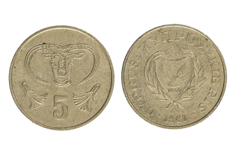 Cypriot coin, with shield symbol and year 1983, 5 cents, obverse and reverse