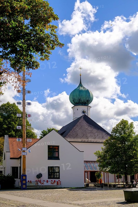 St. Johann Baptist parish church, Gröbenzell, Dachauer Moos, Upper Bavaria, Bavaria, Germany, Europe