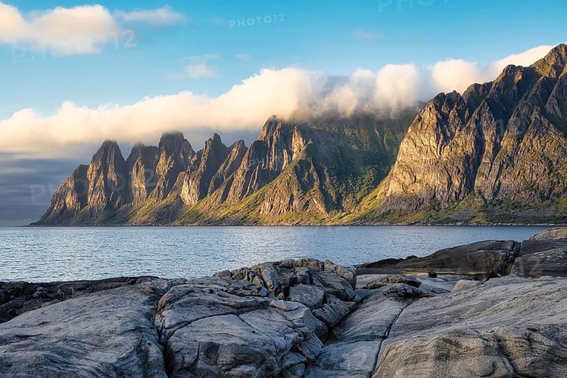 Coastal section Tungeneset, Devil's Teeth, Okshornan mountain range, Senja, Troms, Nord-Norge, Norway, Europe