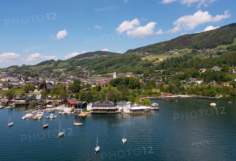 Drone shot, lake promenade with boats at Mondsee, Mondsee, Salzkammergut, Upper Austria, Austria, Europe