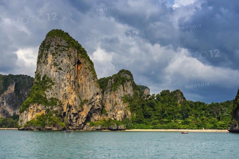 Island landscape near Krabi, stormy sky, thunderstorm, cloudy, weather, sky, storm clouds, nature, force of nature, sea, ocean, island, seascape, travel, tourism, seascape, climate, climate change, horizon, tropical, monsoon, season, season, holiday, chalk cliffs, exotic, bay, bay of the sea, rock, rocky, sandstone cliffs, coast, coastal landscape, landscape, nature, natural landscape, Siam, paradise, holiday paradise, seascape, Railay beach, Phuket, Thailand, Asia