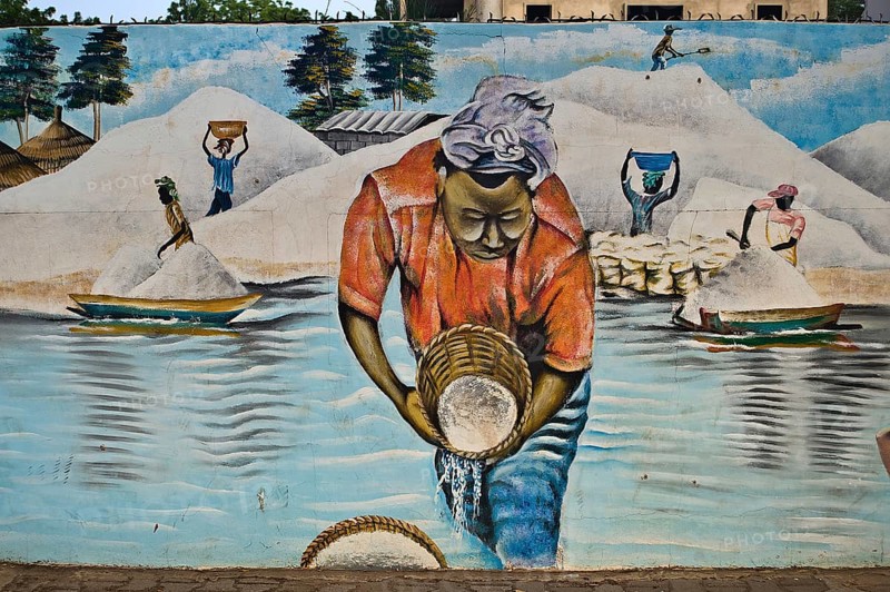 Mural depicting salt workers at work (Kaolack, Senegal)