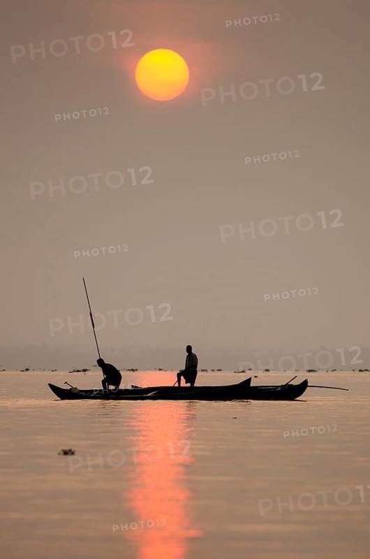 Fishermen on the Vembanad Lake at sunrise, Kerala, South India, India, Asia