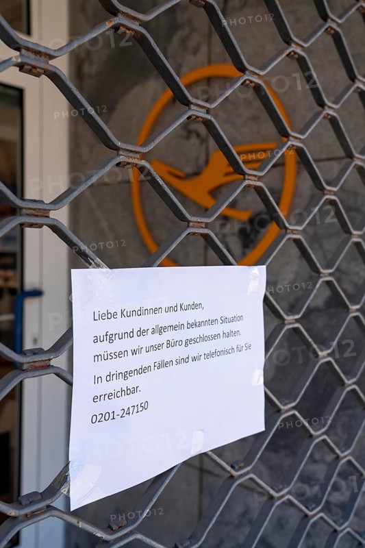 Effects of the coronavirus pandemic in Germany, Essen, closed travel agency